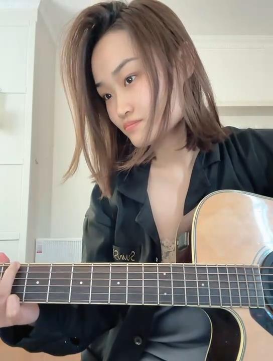 侯钰含